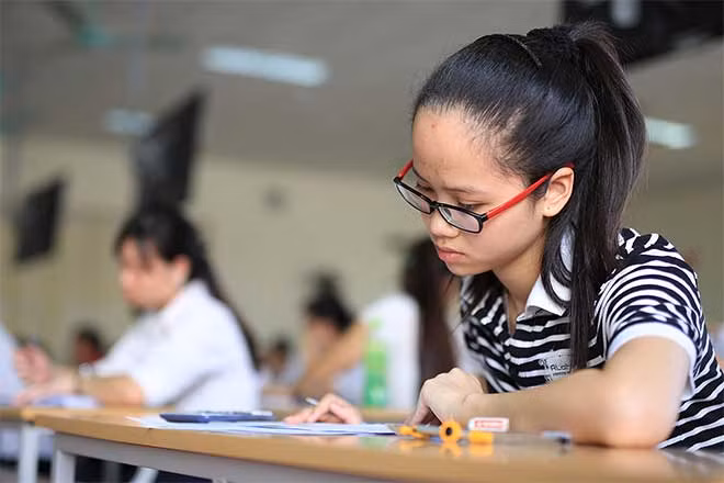 Thí sinh thi tuyển kì thi THPT Quốc gia