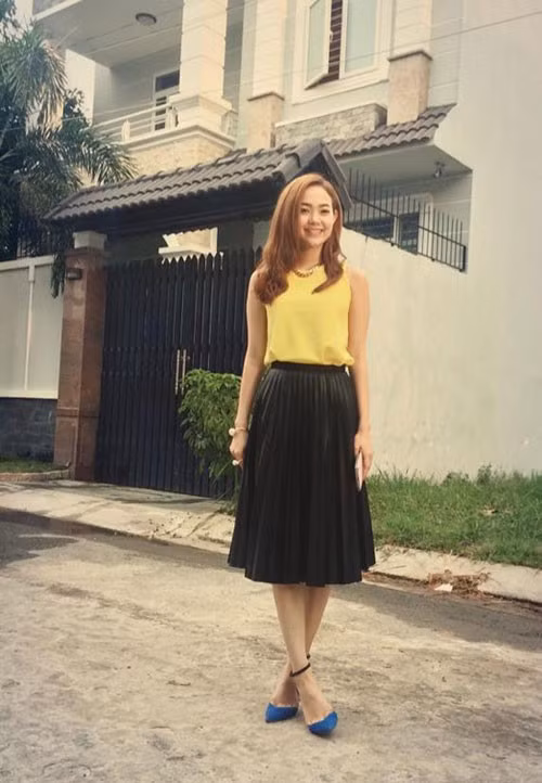 8. Nếu đi giày bệt, hãy chọn mũi nhọn: Minh Hằng thường sử dụng thời trang dạo phố với giày thấp, và thủ thuật của cô là các mẫu giày mũi nhọn để tạo đôi chân dài hơn.