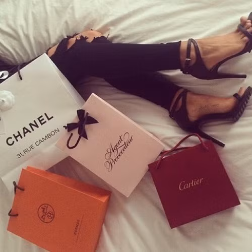 Cac tieu thu Dubai khoe cuoc song xa hoa tran ngap Instagram