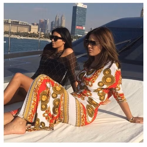 Tận hưởng cuộc sống giàu có của các tiểu thư nhà giàu Dubai.