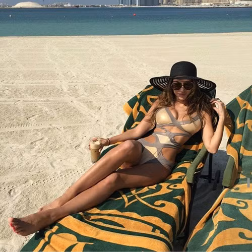 Tiểu thư nhà giàu thường xuyên đi du lịch đến những nơi tuyệt đẹp.