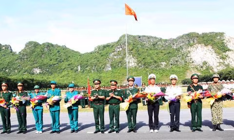 Sau khi nghe chỉ huy các đơn vị báo cáo tóm tắt kết quả thực hiện nhiệm vụ A70 của các lực lượng, Thượng tướng Phương Minh Hòa ghi nhận và biểu dương tinh thần đoàn kết, chủ động khắc phục khó khăn, nhiệt tình, trách nhiệm trong thực hiện nhiệm vụ của các lực lượng.