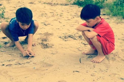 Tác giả bộ ảnh gợi nhớ về tuổi thơ nói thêm: "Mục đích khác của tôi khi thực hiện những hình ảnh này là muốn khoe với bạn bè, tôi đã có một tuổi thơ đẹp như vậy".