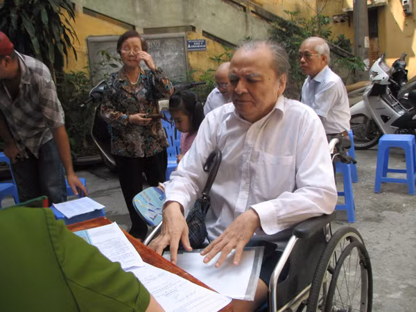 Den tung nha dan cap CMT cho nguoi gia yeu, tan tat-Hinh-2