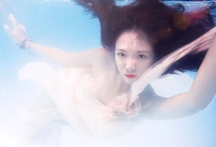 Ngoài ra, những bộ phim khác của cô đã từng ra mắt công chúng trên mạng đều đạt con số hàng trăm ngàn lượt xem.