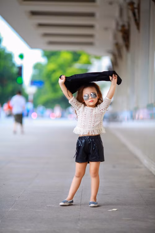 Tạo dáng như siêu mẫu.