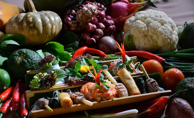 Với nguyên liệu phong phú và tươi ngon, những đầu bếp đã tạo ra các món ăn kết hợp hoàn hảo giữa hương vị phương Đông và cách chế biến phương Tây, đem lại cho du khách trải nghiệm ẩm thực hoàn hảo. Ảnh: Victoria Can Tho.