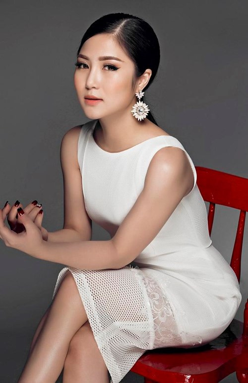 Bộ ảnh thời trang của Hương Tràm được thực hiện với sự hỗ trợ của Stylist Đinh Thành Long, make-up Jason Trần, trang phục: Adrian Anh Tuấn, Huy Trần; nhiếp ảnh: Lê Thiện Viễn.