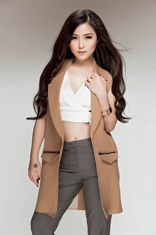 Bài hát hiện đang làm mưa, làm gió trên các bảng xếp hạng âm nhạc uy tín tại Việt Nam. Bài hát đúng sở trường của giọng ca 20 tuổi, MV vừa được cô thực hiện xong và sẽ ra mắt trong tháng 9 tới.