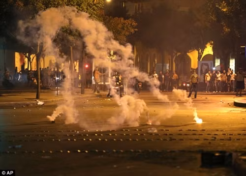 Chet dung vi nu phong vien bi tan cong, xe quan ao-Hinh-4