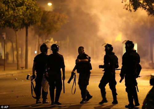 Chet dung vi nu phong vien bi tan cong, xe quan ao-Hinh-3