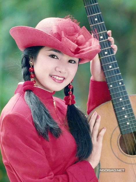 Thu Hà có vẻ đẹp trong sáng,dịu dàng, đằm thắm như một cô tiểu thư. Đoàn Minh Tuấn kể, ngoài đời tính cách của chị rất nhẹ nhàng, hiền hòa kiểu một cô gái Hà Nội xưa.