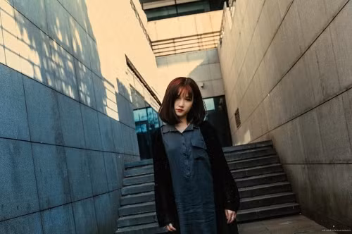 Những ngày qua, trên một số diễn đàn mạng xã hội có chia sẻ một số hình ảnh xinh xắn, dễ thương của một cô gái. Nhanh chóng thông tin về cô gái cũng được cư dân mạng tìm kiếm.