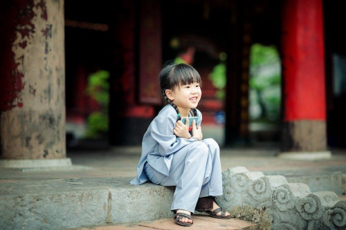 Cô bé Phật tử đáng yêu.