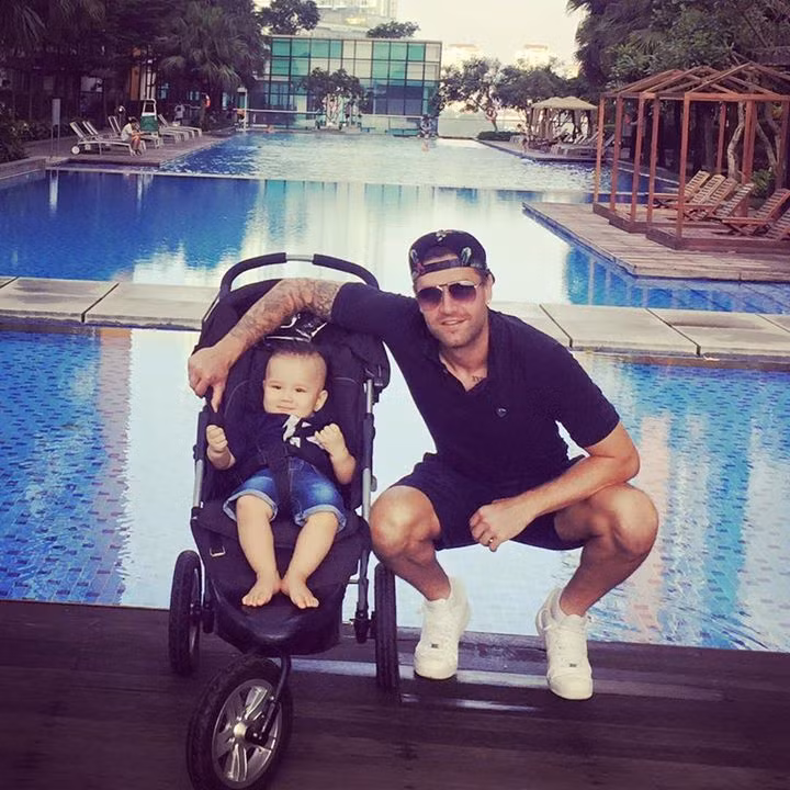 Tuoi tho bat hanh của trung ve Van Bakel láy DJ Viẹt-Hinh-2