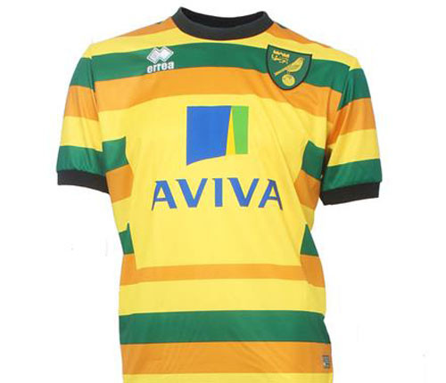 7. Áo sân khách số 2 của Norwich City (Anh).