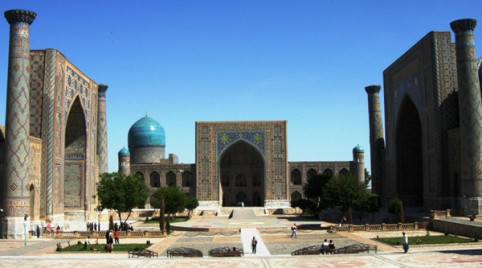  1. Uzbekistan. Mặc dù các quy định đã được nới lỏng khá nhiều tại quốc gia Trung Á này nhưng nó vẫn nằm trong danh sách các quốc gia không chào đón khách du lịch. Khách du lịch từ các nước phương Tây như Anh, Mỹ và Canada vẫn phải có thư giới thiệu mới được cấp visa để đặt chân đến Uzbekistan. Chỉ người dân nằm trong số các quốc gia thân Nga mới được đến đất nước này không cần visa.