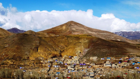  3. Iran. Xin được visa để vào Iran khá đơn giản nếu bạn không phải người Mỹ. Tuy nhiên đất nước này không ủng hộ khách du lịch đồng tính, thậm chí đây là điểm đến nguy hiểm với họ. Khách du lịch Mỹ muốn đến Iran bắt buộc phải đi theo tour du lịch và có sự giám sát của người hướng dẫn.