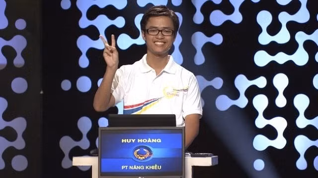 Bon chang trai vao chung ket Duong len dinh Olympia 2015-Hinh-4