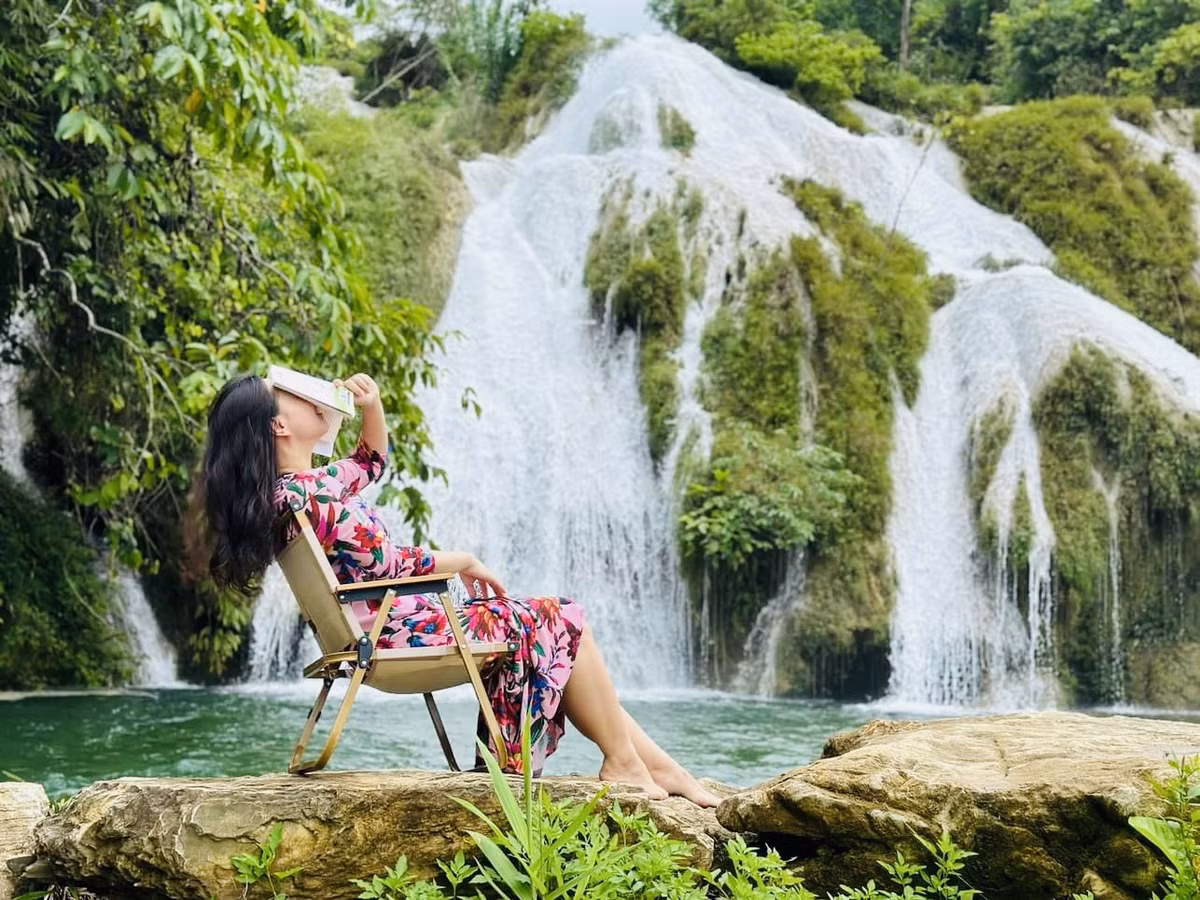 Thác Bản Ba nằm trong Khu du lịch sinh thái thác Bản Ba, từng được chứng nhận là Danh thắng Quốc gia từ năm 2007 nhưng mới đưa vào khai thác du lịch vài năm trở lại đây.