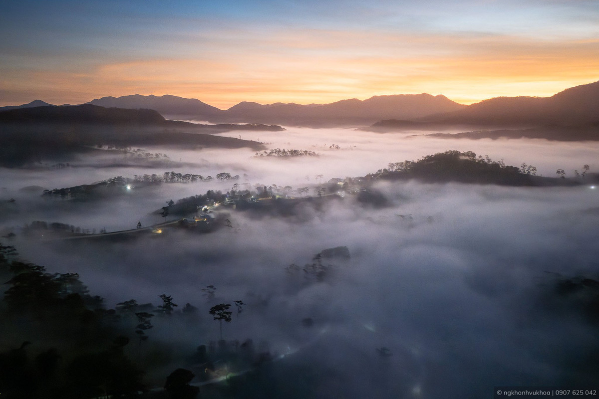 Hiện, K’long K’lanh chưa phát triển nhiều dịch vụ du lịch. Do đó, du khách đến đây sẽ có dịp hoà mình với thiên nhiên còn hoang sơ và tìm hiểu văn hoá bản địa.