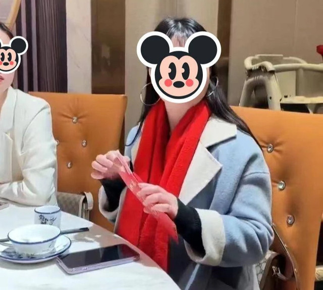 Co dau khien ban than be mat giua dam cuoi vi mot viec