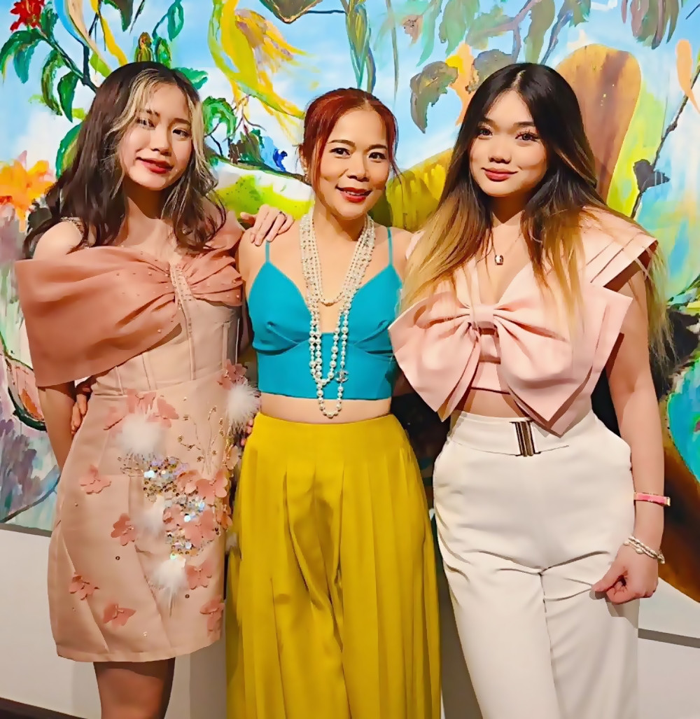 Nữ ca sĩ mong Jennifer sau khi tốt nghiệp cấp 3 sẽ nghỉ ngơi 1 năm để đi du lịch trải nghiệm trước khi học tiếp. Cô muốn con theo ngành Luật hoặc Quản trị kinh doanh để phụ giúp gia đình và chỉ học 4 năm cũng đỡ vất vả hơn.