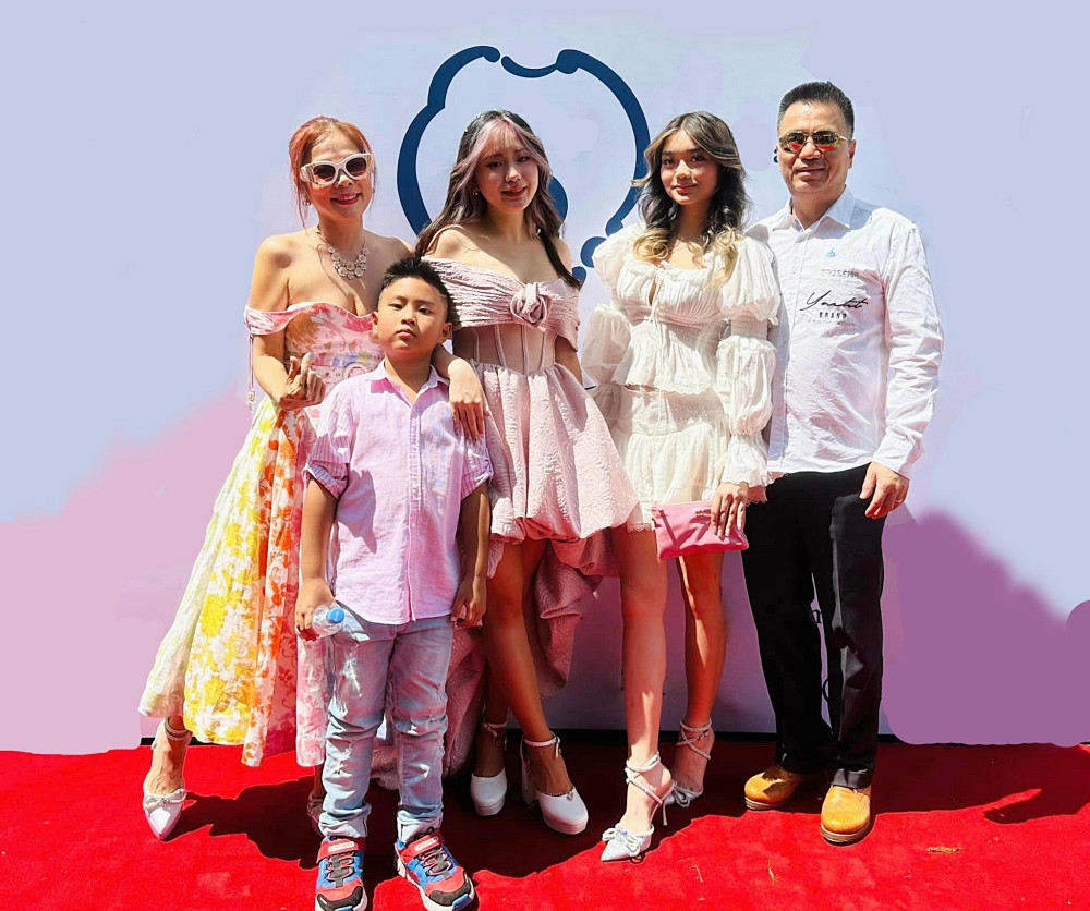 Tháng 7/2023, con gái lớn Janet (tên thân mật là Misa) của Mỹ Lệ cũng tốt nghiệp cấp ba ở trường Schule Schloss Salem. Sau khi đỗ 5 trường đại học ở Đức, Janet hiện theo học ngành Y khoa tại Đại học UMCH (University Targu Mures Medical Campus Hamburg).