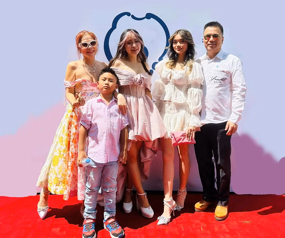 Tháng 7/2023, con gái lớn Janet (tên thân mật là Misa) của Mỹ Lệ cũng tốt nghiệp cấp ba ở trường Schule Schloss Salem. Sau khi đỗ 5 trường đại học ở Đức, Janet hiện theo học ngành Y khoa tại Đại học UMCH (University Targu Mures Medical Campus Hamburg).