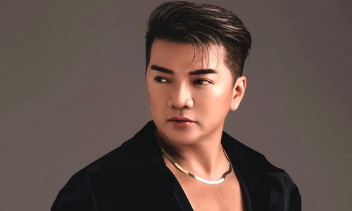 Phau thuat phai bo “show”: Dam Vinh Hung that thu kha kha?