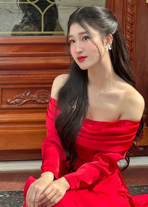 Phương Nhi còn tham gia đóng MV và đăng tải các clip khoe tài năng nhảy của mình. Ảnh: FBNV.