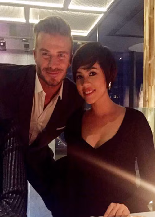 Khoe loạt ảnh chụp bên David Beckham, Hoàng My chia sẻ 27 điều tuyệt vời ở cựu danh thủ khiến cô mê mệt. Ảnh: Khám Phá.