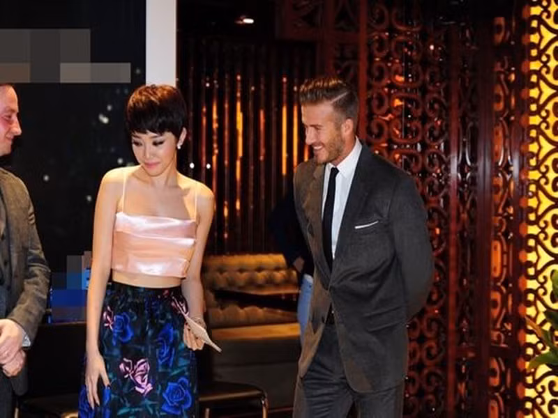 Tóc Tiên luôn chăm chút để có hình ảnh đẹp nhất mỗi lần gặp gỡ David Beckham. Ảnh: Đời Sống Pháp Luật.