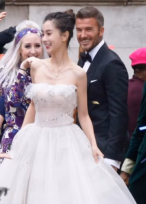 Năm 2019, cựu cầu thủ David Beckham và Angelababy cũng quay chung quảng cáo. Ảnh: Zing.