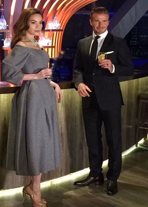 Ngoài Angelababy, nhiều mỹ nhân Việt cũng chung khung hình với David Beckham. Hồ Ngọc Hà là một trong số đó. Ảnh: Đời Sống Pháp Luật.