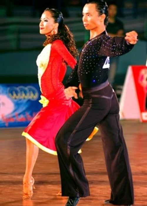 Khi đang học năm cuối của chuyên ngành múa, Khánh Thi được chọn trở thành bạn nhảy của Chí Anh. Cả hai kết hợp thành một cặp đôi ưng ‎ý ở bộ môn dancesport. Ảnh: Dân Trí