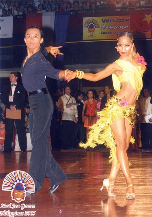 Khánh Thi - Chí Anh từng lọt vào top 100 đôi nhảy đẹp nhất thế giới, ba chức vô địch quốc gia trong cả ba lần tổ chức, lọt vào top 10 giải vô địch châu Á, xếp thứ 4 SEA Games 24. Năm 2009, cả hai tuyên bố sự chia tay của đôi nhảy số 1 Việt Nam. Ảnh: Gia đình và xã hội