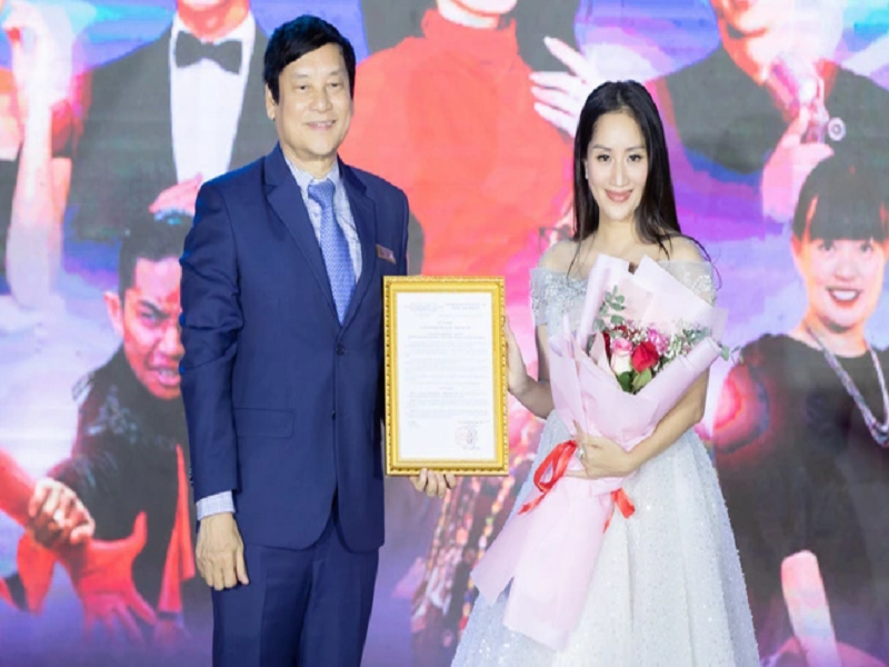  Khánh Thi làm Viện trưởng Viện Văn hóa - Nghệ thuật của Trường ĐH Kinh tế - Tài chính TP. Hồ Chí Minh (UEF). Đây là mong ước từ lâu của cô. Ảnh: VTV