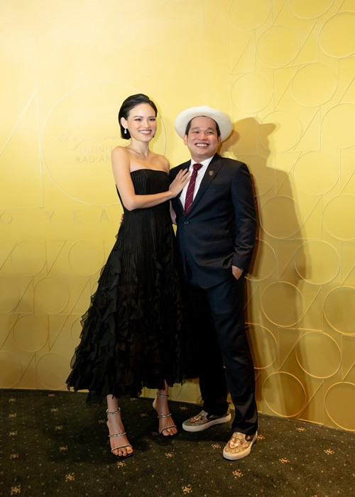 Tuyết Lan thường xuyên được người yêu tháp tùng khi tham gia sự kiện.