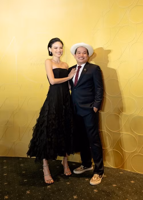 Tuyết Lan thường xuyên được người yêu tháp tùng khi tham gia sự kiện.