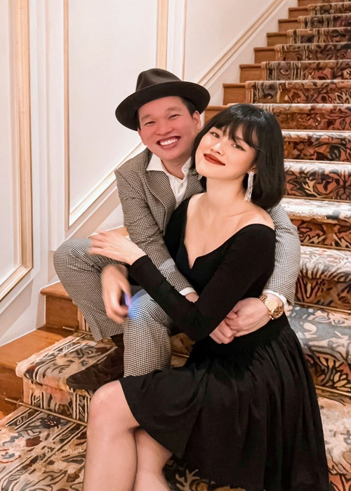 Nửa kia của nữ người mẫu là bác sĩ. Anh là người chủ động theo đuổi Tuyết Lan.