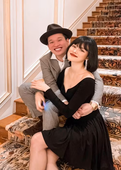 Nửa kia của nữ người mẫu là bác sĩ. Anh là người chủ động theo đuổi Tuyết Lan.