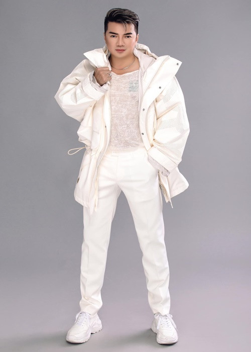 Bị bà Hằng réo tên trong nhiều livestream, Đàm Vĩnh Hưng yêu cầu bà Hằng và đồng phạm xin lỗi công khai và bồi thường thiệt hại về vật chất 43 tỷ đồng do các phát ngôn của bà Hằng đã xúc phạm Mr Đàm. Ảnh: FBNV.