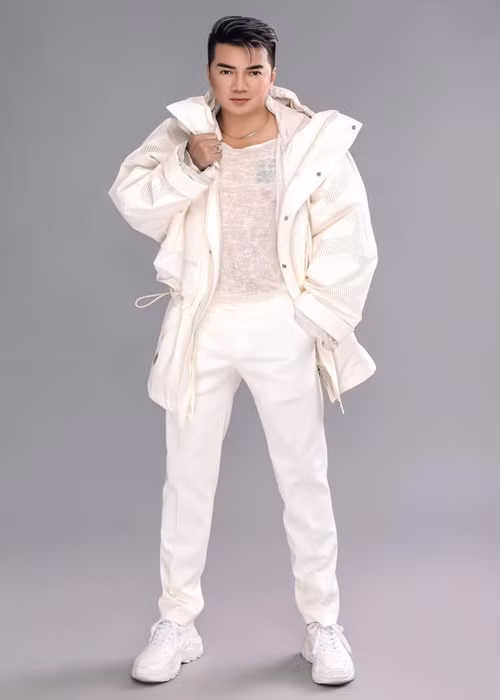 Bị bà Hằng réo tên trong nhiều livestream, Đàm Vĩnh Hưng yêu cầu bà Hằng và đồng phạm xin lỗi công khai và bồi thường thiệt hại về vật chất 43 tỷ đồng do các phát ngôn của bà Hằng đã xúc phạm Mr Đàm. Ảnh: FBNV.