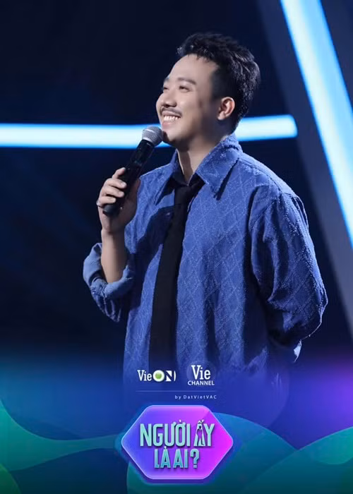 2 năm qua, Trấn Thành vẫn miệt mài hoạt động nghệ thuật. Anh làm MC, đóng phim, sản xuất phim ảnh. Ảnh: FBNV.