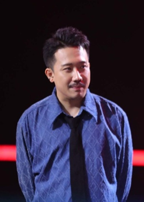 Chia sẻ với Zing, bác sĩ Đỗ Chí Hiếu, khoa Cấp cứu Bệnh viện 198 cho biết việc đưa hormone vào mạch máu là chống chỉ định. Thông thường, hormone được đưa vào cơ thể thông qua đường uống. Ảnh: Zing.