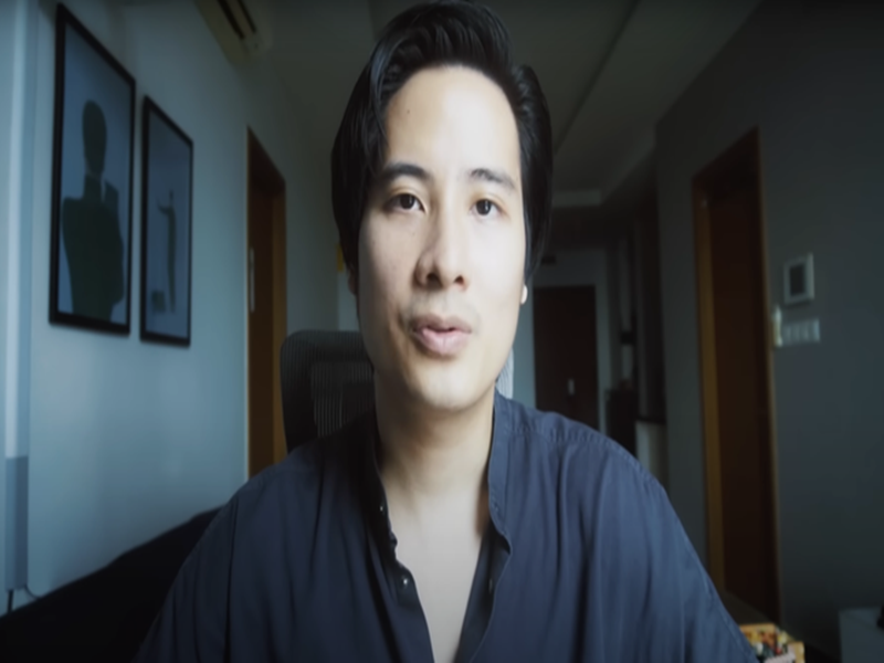 Trên Youtube, vlogger JVevermind vừa đăng tải loạt video có tựa đề: "Mình từng suýt gạt tay trúng má Trấn Thành". Trong video, JVevermind tiết lộ, trong một dự án quảng cáo, anh bị Trấn Thành nói nặng lời vì diễn sai vài lần. Ảnh: Hoa học trò