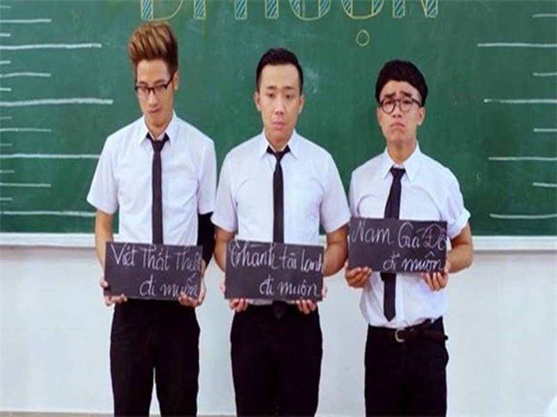 Trấn Thành và JVevermind vào vai hai cậu học sinh nghịch ngợm. Ảnh: Người đưa tin