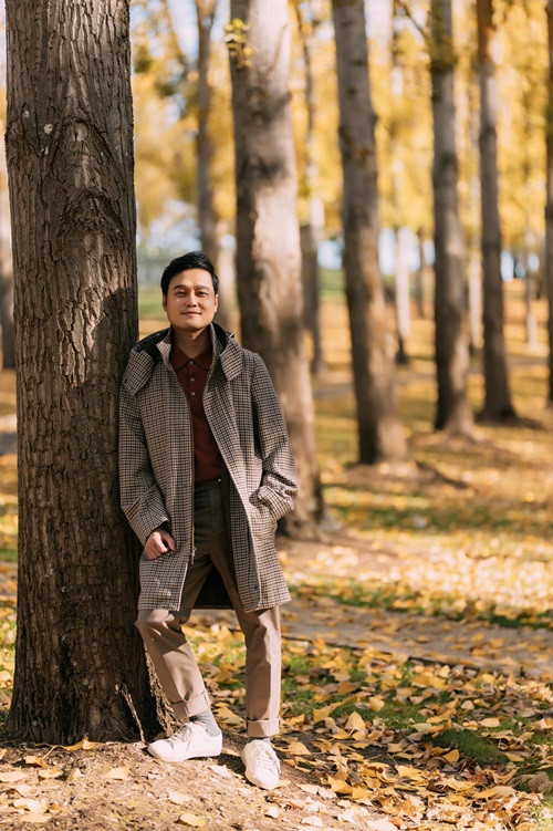 Nam ca sĩ trở lại một số nơi du lịch mà anh yêu thích hay còn chưa khám phá nhiều.