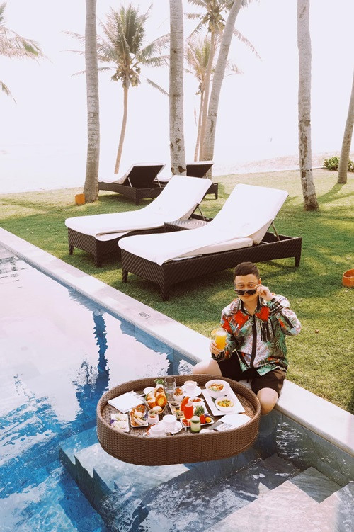 Những năm gần đây, ca sĩ Quang Vinh thường xuyên chia sẻ hình ảnh đi du lịch.